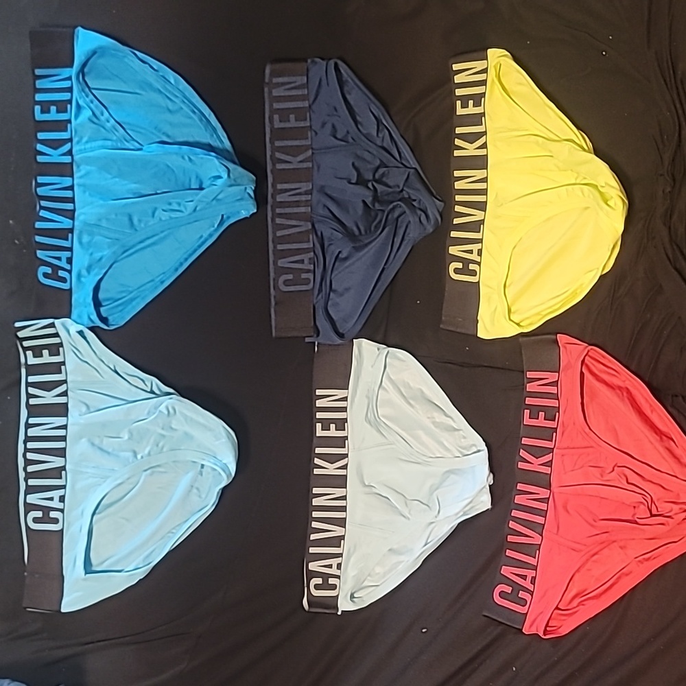 Men's Calvin Klein 6-Pack briefs Size S.